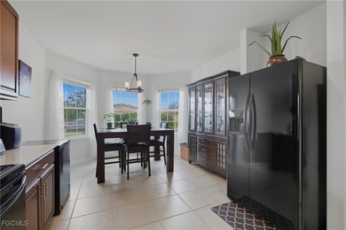 Welcome to Cape Coral's dream home! This beautifully maintained - photo 8