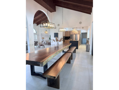 This spectacular house of almost 5 acres offers an experience - photo 47