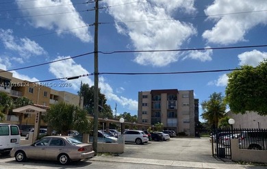 Charming 2-bedroom, 1-bath condo featuring a private balcony and - photo 8