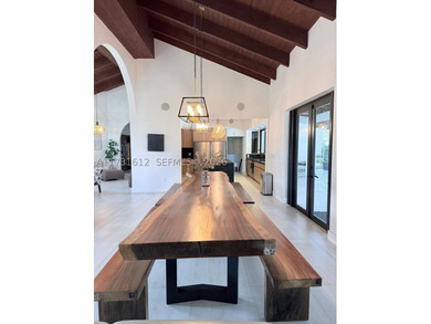 This spectacular house of almost 5 acres offers an experience - photo 49