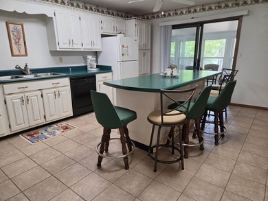 Privacy and Lakefront living, what more could you ask for? Deck - photo 4