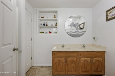 This one is priced WAY below comps, and is being sold AS IS. 637 - photo 13