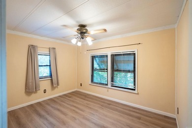 Spacious 3 bedroom and 2 bathroom cabin sitting on 1 acre - photo 14