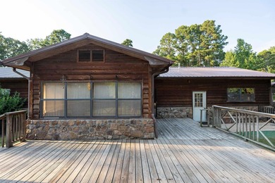 Spacious 3 bedroom and 2 bathroom cabin sitting on 1 acre - photo 18