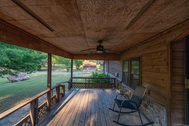 Spacious 3 bedroom and 2 bathroom cabin sitting on 1 acre - photo 19