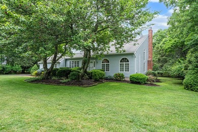 Spacious Contemporary Colonial situated on nearly an acre lot in - photo 2