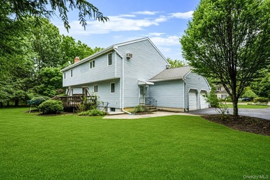 Spacious Contemporary Colonial situated on nearly an acre lot in - photo 3