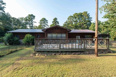Spacious 3 bedroom and 2 bathroom cabin sitting on 1 acre - photo 24