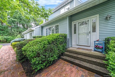 Spacious Contemporary Colonial situated on nearly an acre lot in - photo 4