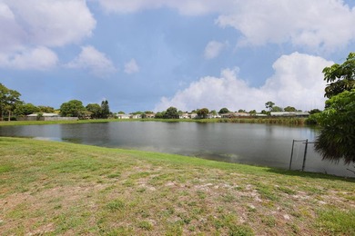 This charming lakefront 3-bedroom, 2.5-bath townhouse is ready - photo 24