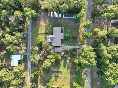 Spacious 3 bedroom and 2 bathroom cabin sitting on 1 acre - photo 26