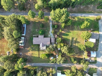 Spacious 3 bedroom and 2 bathroom cabin sitting on 1 acre - photo 27
