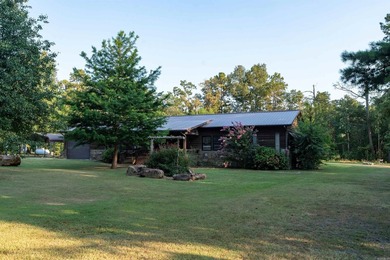 Spacious 3 bedroom and 2 bathroom cabin sitting on 1 acre - photo 28