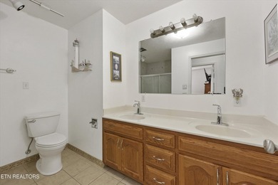 This one is priced WAY below comps, and is being sold AS IS. 637 - photo 39