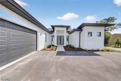 READY TO MOVE IN! Beautiful New Construction Home situated on a - photo 4