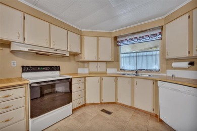 Located in the resident-owned 55+ community of Molokai, this - photo 14