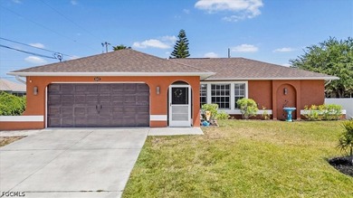 SELLER SAYS MAKE AN OFFER!! Vaulted ceilings, Main components of - photo 1