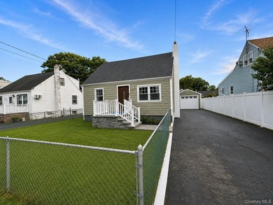 Welcome to this beautifully updated 4-bedroom, 2-bath Cape - photo 3