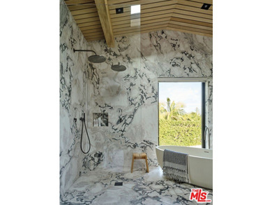 Gorgeously reimagined inside and out, this Point Dume residence - photo 14