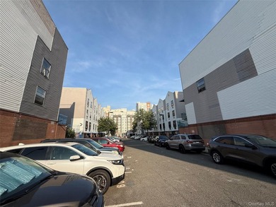 Bright and spacious 3 bedroom, 1 & 2 bathroom, 2nd floor - photo 15