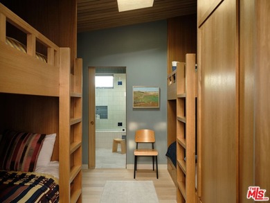 Gorgeously reimagined inside and out, this Point Dume residence - photo 16