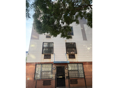 Bright and spacious 3 bedroom, 1 & 2 bathroom, 2nd floor - photo 16
