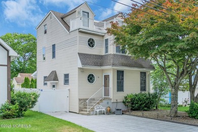Welcome to this stunning, fully updated water view retreat in - photo 1