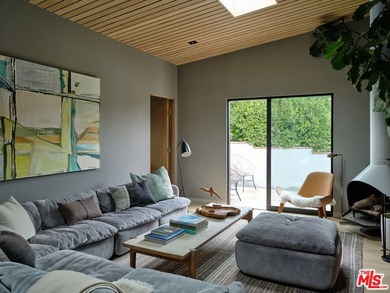 Gorgeously reimagined inside and out, this Point Dume residence - photo 23