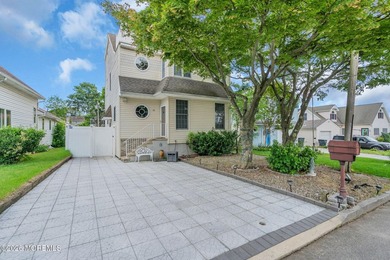 Welcome to this stunning, fully updated water view retreat in - photo 3