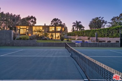 Gorgeously reimagined inside and out, this Point Dume residence - photo 30
