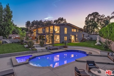 Gorgeously reimagined inside and out, this Point Dume residence - photo 32