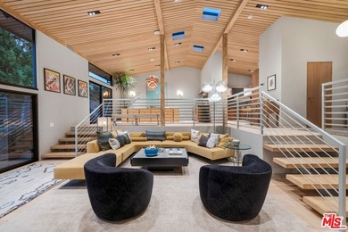 Gorgeously reimagined inside and out, this Point Dume residence - photo 34