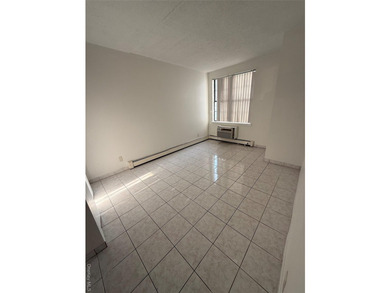 Bright and spacious 3 bedroom, 1 & 2 bathroom, 2nd floor - photo 34