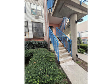 Bright and spacious 3 bedroom, 1 & 2 bathroom, 2nd floor - photo 46