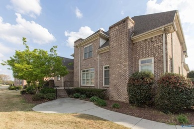 Custom 5BR/4.5BA home on a quiet cul-de-sac with hardwood floors - photo 3