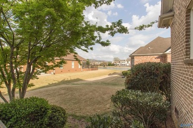 Custom 5BR/4.5BA home on a quiet cul-de-sac with hardwood floors - photo 4