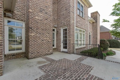 Custom 5BR/4.5BA home on a quiet cul-de-sac with hardwood floors - photo 6