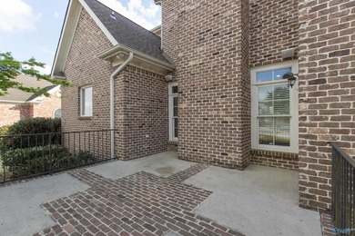 Custom 5BR/4.5BA home on a quiet cul-de-sac with hardwood floors - photo 7