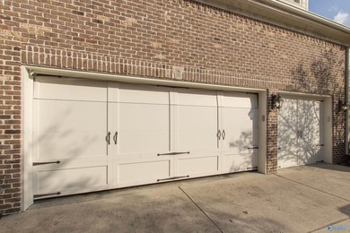 Custom 5BR/4.5BA home on a quiet cul-de-sac with hardwood floors - photo 9