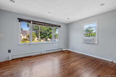 Welcome to this spacious and versatile Cape-style home offering - photo 2