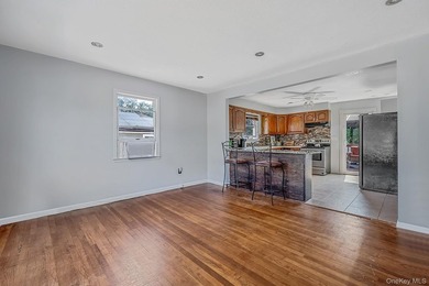 Welcome to this spacious and versatile Cape-style home offering - photo 3