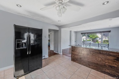 Welcome to this spacious and versatile Cape-style home offering - photo 6