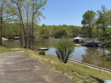 Spacious lake home on a level lot with year-round water! This - photo 2