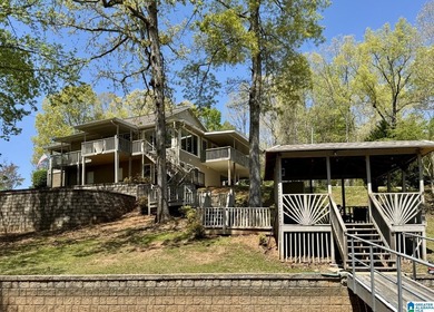Spacious lake home on a level lot with year-round water! This - photo 4