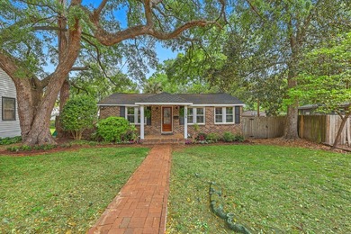 A charming and well maintained brick ranch on a large lot in one - photo 2