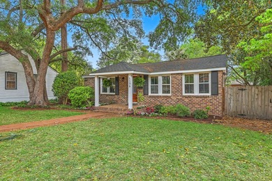 A charming and well maintained brick ranch on a large lot in one - photo 3