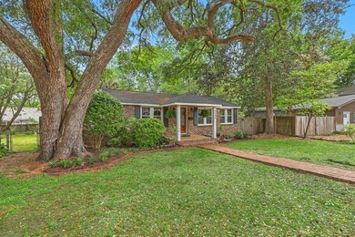A charming and well maintained brick ranch on a large lot in one - photo 4