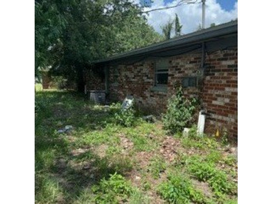 Great investment home, home on inside is ready to rent or live - photo 14
