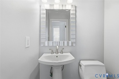 POTENTIAL 1ST FLOOR BEDROOM. Beautifully RENOVATED home - photo 27