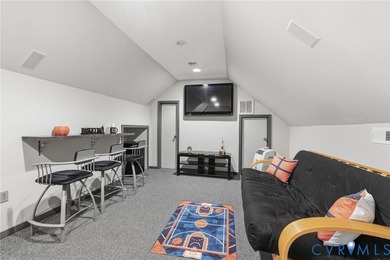 POTENTIAL 1ST FLOOR BEDROOM. Beautifully RENOVATED home - photo 39